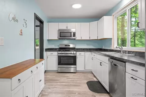 3018 Maplevale Rd, Chester, VA 23831 photo 6