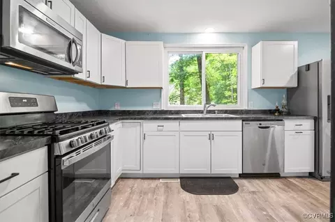 3018 Maplevale Rd, Chester, VA 23831 photo 4