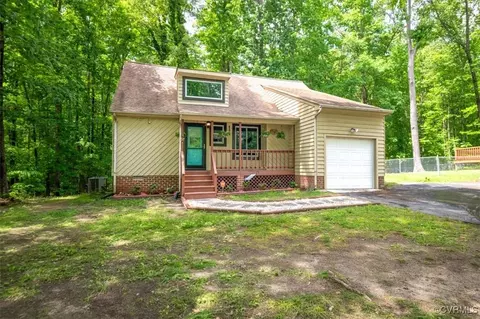 3018 Maplevale Rd, Chester, VA 23831 photo 2