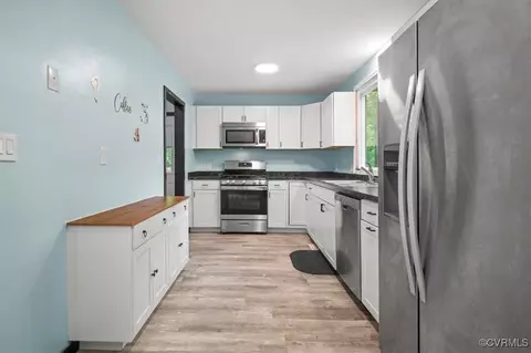 3018 Maplevale Rd, Chester, VA 23831 photo 5