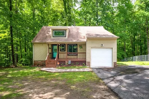 3018 Maplevale Rd, Chester, VA 23831