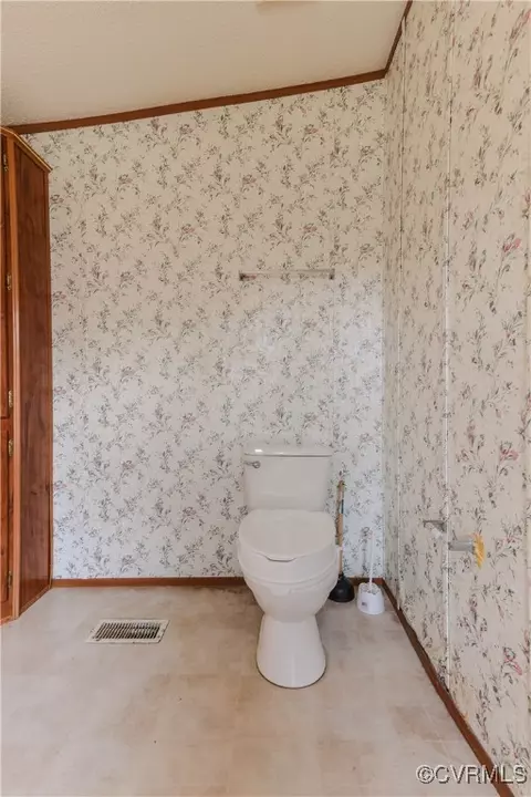 Bath - 1455 Hendricks Rd, Pamplin, VA 23958 photo 6 of 8