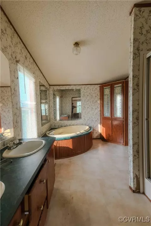 Bath - 1455 Hendricks Rd, Pamplin, VA 23958 photo 7 of 8