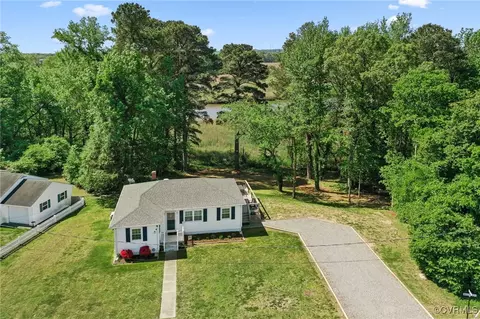905 Wakefield Ave, Tappahannock, VA 22560