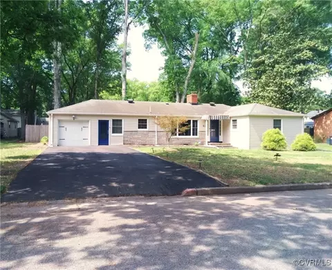 106 Sherwood Dr, Hopewell, VA 23860
