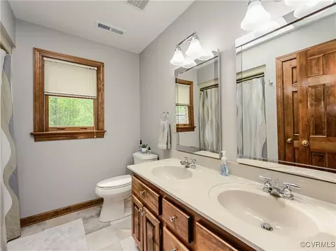 Bath - 19550 Templeton Rd, Carson, VA 23830 photo 1 of 4