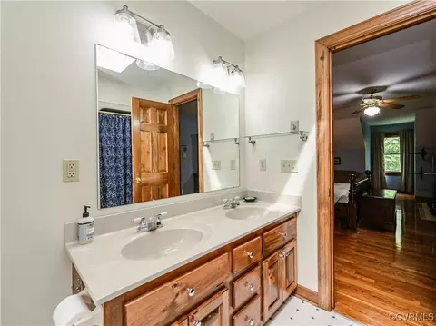 Bath - 19550 Templeton Rd, Carson, VA 23830 photo 3 of 4