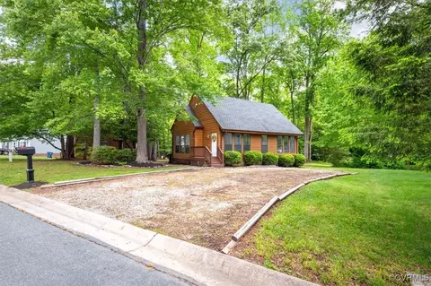 15803 Roland View Dr, Chester, VA 23831