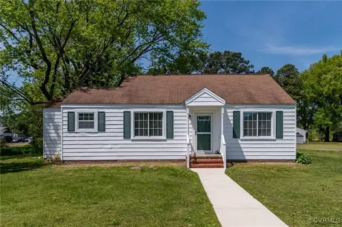 140 Cheatham Dr, West Point, VA 23181