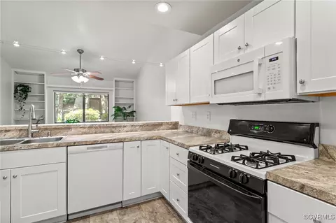 Kitchen - 11905 W Briar Patch Dr, Midlothian, VA 23113 photo 1 of 2