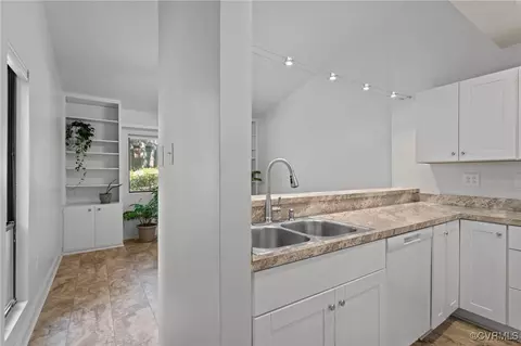 Kitchen - 11905 W Briar Patch Dr, Midlothian, VA 23113 photo 2 of 2