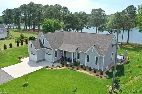 8520 Blakes View Rd, Hayes, VA 23072