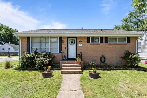 607 Pinehurst Ave, Colonial Heights, VA 23834