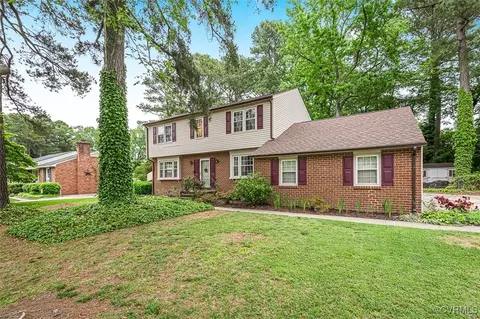 108 Stratford Dr, Colonial Heights, VA 23834
