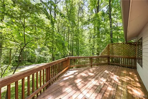 3207 Shadow Oaks Rd, Midlothian, VA 23112 photo 2