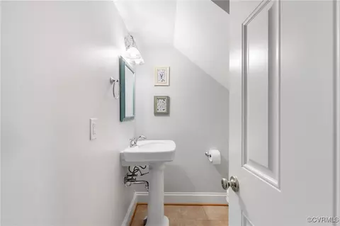 Bath - 43 E Lock Ln, Richmond, VA 23226 photo 1 of 3