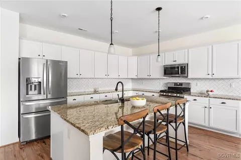 6604 Way Point Dr, Ampthill, VA 23234