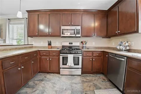Kitchen - 14609 Gatewood Rd, Dewitt, VA 23840 photo 2 of 2