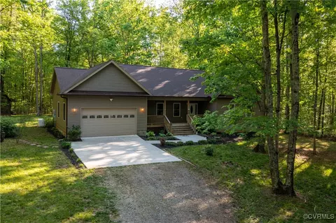 805 Douglas Church Rd, Farmville, VA 23901