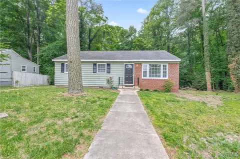 8 Wheelhouse Ct, Petersburg, VA 23805