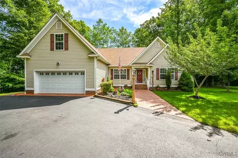 5128 Jenkins Forest Ln, Sandston, VA 23150