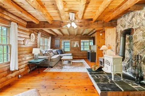 Living - 13 Bunker Blvd, Palmyra, VA 22963 photo 3 of 6