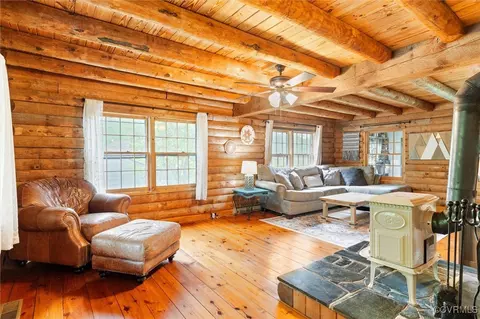 Living - 13 Bunker Blvd, Palmyra, VA 22963 photo 2 of 6