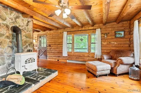 Living - 13 Bunker Blvd, Palmyra, VA 22963 photo 1 of 6