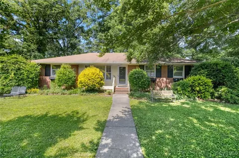 101 Homestead Dr, Colonial Heights, VA 23834