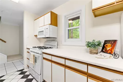 Kitchen - 11719 S Briar Patch Dr, Midlothian, VA 23113 photo 3 of 4