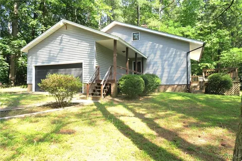 Exterior - 3029 Cicero Pkwy 3035 Maplevale, Chester, VA 23831 photo 9 of 14