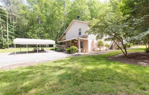 12727 Lodore Rd, Amelia Court House, VA 23002