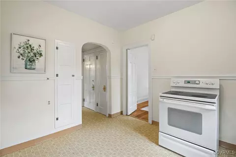 Entry Way - 4606 King William Rd, Richmond, VA 23225 photo 3 of 4