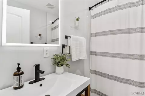 Bath - 3418 E Clay St, Richmond, VA 23223 photo 2 of 3