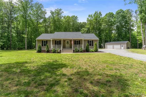 14 Mann Hill Farm Ct, West Point, VA 23181