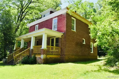 1006 N Main St, Farmville, VA 23901