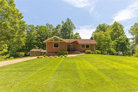 6816 Lakeshore Dr, Quinton, VA 23141