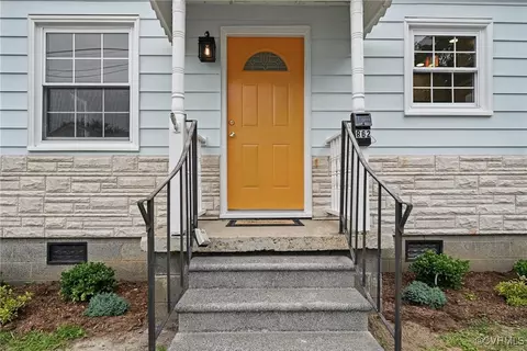 862 Apperson St, Petersburg, VA 23803