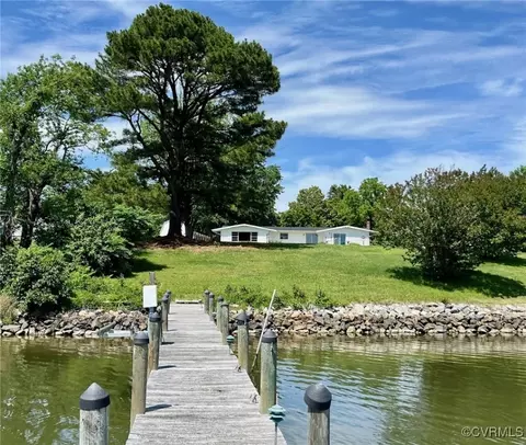 298 Cherry Orchard Ln, Montross, VA 22520