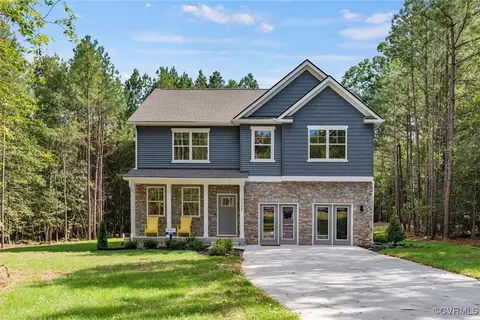 9818 Peacefield Ct, Petersburg, VA 23803