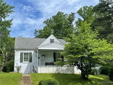 737 Jefferson Pl, Petersburg, VA 23803