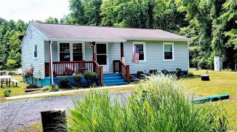 1992 Town Bridge Rd, Urbanna, VA 23175
