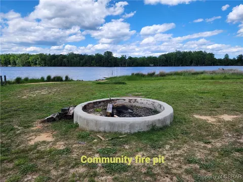 52 Ac Pine Trl, Gloucester, VA 23061 photo 9