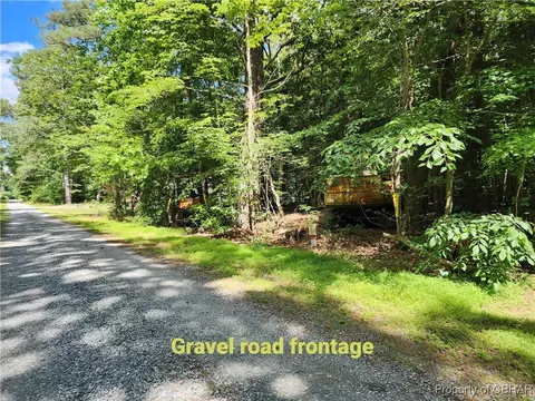 52 Ac Pine Trl, Gloucester, VA 23061 photo 3
