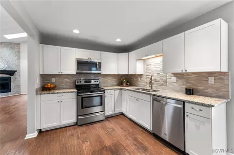 Kitchen - 14323 Spring Gate Ct, Midlothian, VA 23112 photo 3 of 4