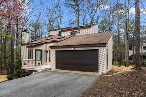 Exterior - 14323 Spring Gate Ct, Midlothian, VA 23112 photo 2 of 5