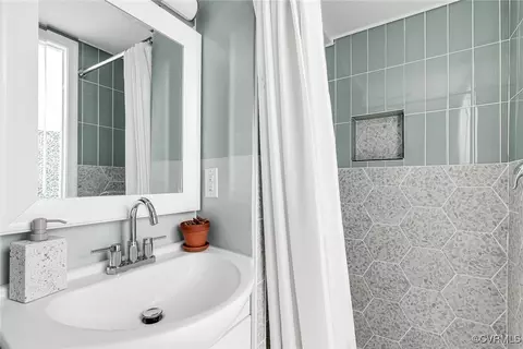 Bath - 5615 Lipton Rd, Richmond, VA 23225 photo 2 of 4