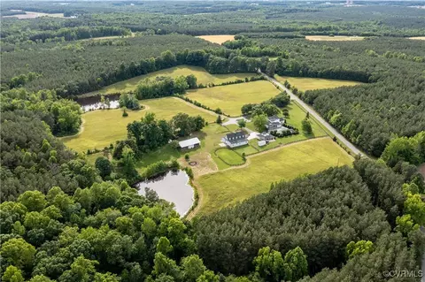 3122 W Creek Rd, Nottoway, VA 23930