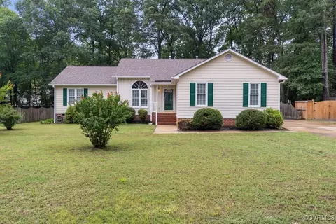 3825 Glen Oaks Ct, Chester, VA 23831