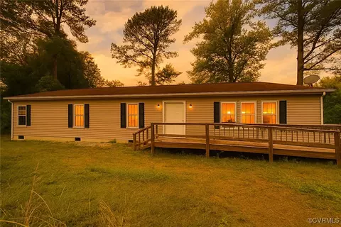 127 Taylor St, Blackstone, VA 23824